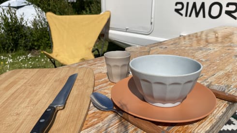 Koos – Cozy 5p alcove camper from 2015