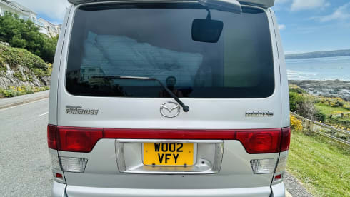 Bonnie – Mazda campervan met 3 slaapplaatsen uit 2002