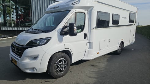 JVF48D – Weinsberg CaraSuite 700 ME Automaat Zeer luxe, KM VRIJ !