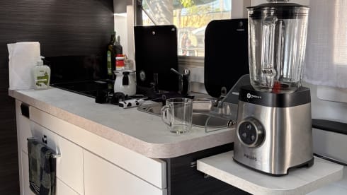 Onze Benimar – Benimar met queensbed, grote keuken en electrische fietsendrager