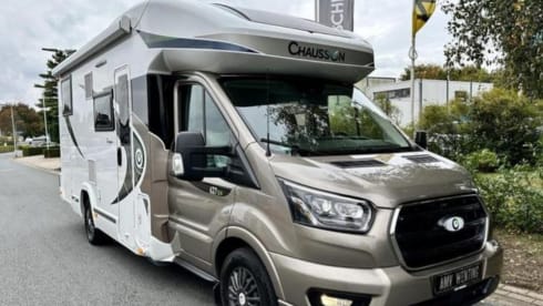 Go explore – Luxury camper with automatic transmission and 170 hp, full of options