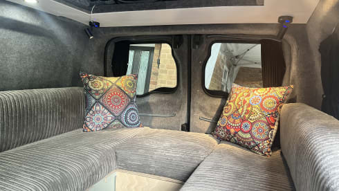 Woody – ⚡ Eco-Friendly Electric Campervan – Sustainable Adventures in Style