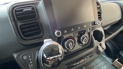 Deluxe – Integral Weinsberg Caracore 700MEG Automatic + WIFI on the road