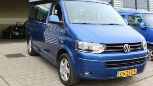 Blue California – 4p Volkswagen campervan from 2011