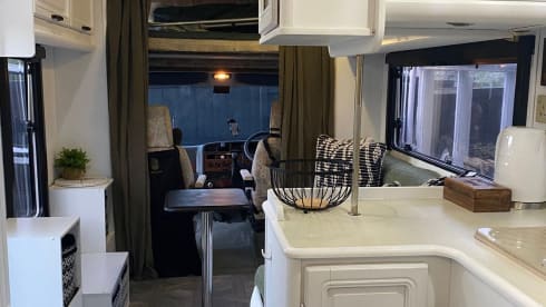 Kit – Fully loaded low mileage all-terrain motorhome
