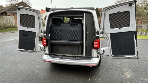 The Onyx – 4 Berth, 5 Seater, VW T6 Highline Campervan