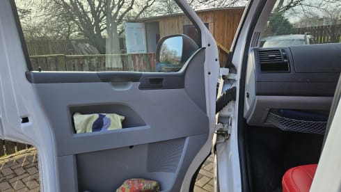 Morag – 4 berth VW T5 CAMPERVAN LWB 2014 ( EDINBURGH PICK UP)
