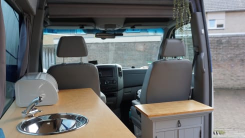 Vanture24 – 2p Volkswagen bus from 2011