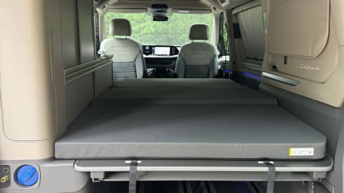 Mantel – 4-seater Volkswagen bus from 2025