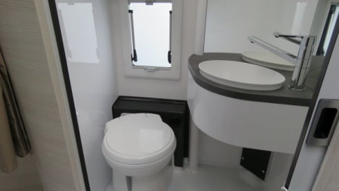 Rientje – 4p Chausson 777 titanium Premium Full Option Semi-Integrated 023