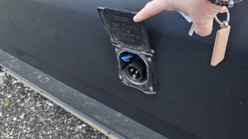 Samuel – Ford-Bus mit 3 Schlafplätzen aus dem Jahr 2013