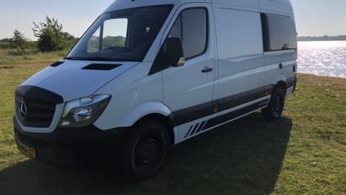 Bussie  – Atmospheric Sprinter bus - off grid