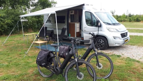 Bus camper with 2 length beds. Automatic 150 hp.