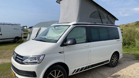 5p. In zeer goede staat; met diverse kampeeruitrusting indien nodig – 5p VW California Beach campervan from 2019