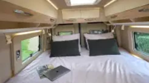 Easy Rider Off the Grid de Luxe nr 4  – Beautiful 3-person camper with automatic transmission and swing-away bicycle rack