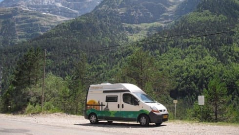 Type 2a – Modern and trendy decorated bus camper