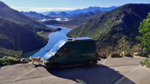 Gaia – Gaia - cozy green camper with wood stove