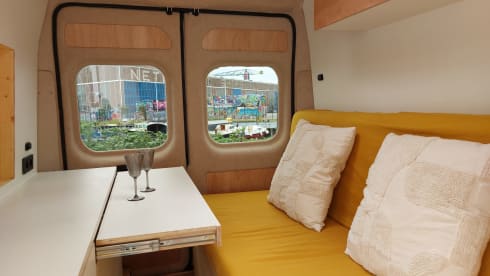 Boxy – Spacious off-grid bus camper 'Boxy' 2/3 pers. (2014)