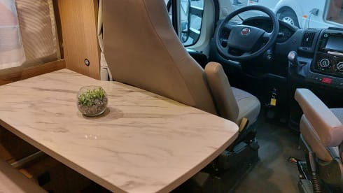 Hotelkamer op wielen – Spacious 2 p Carado semi-integrated from 2018