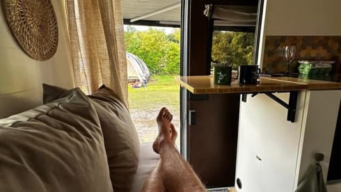 El Monstro – Luxurious and comfortable 2 person camper bus