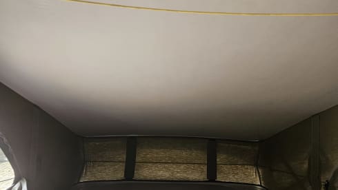 4p Volkswagen campervan uit 2013