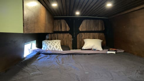 Ed – Stylish self-built camper L3H2