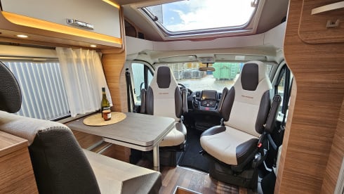 Weinsberg CaraCompact-3 – Ultimate Freedom for Couples! Luxury Camper with Single Beds and XL Garage