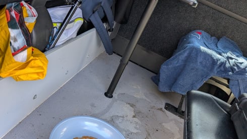 McHaggis – Stealth camper met 5 zitplaatsen en SUP's voor het verkennen van Schotland