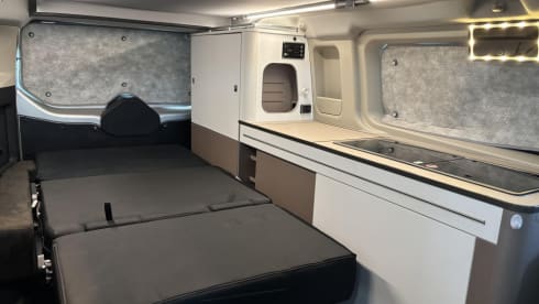 Campervan Bürstner per 4 persone, modello 2022.