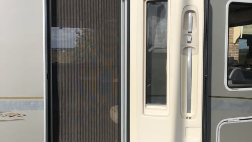 ZEER LUXE HYMER CAMPER – For rental to two experienced campers  