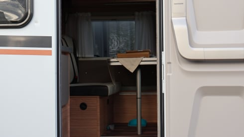 4p Mercedes-Benz semi-integrated uit 2023