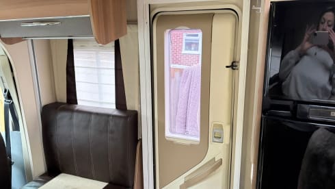 Rami – Ford camper met 5 slaapplaatsen uit 2015