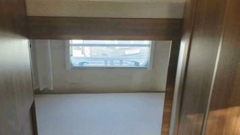 Cara  – Nice spacious alcove camper