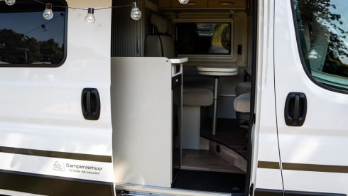 CG10 – 4-person Hymer bus from 2024
