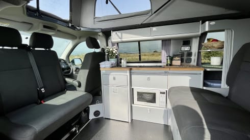 Sally – 4 berth Volkswagen Transporter campervan