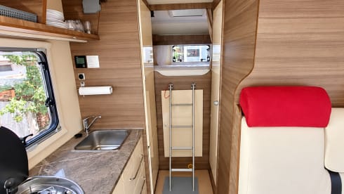 DISCOVER EUROPE IN COMFORT – VOLLAUSSTATTUNG | UNBEGRENZTE KILOMETERZAHL | 6 SCHLAFZIMMER | RIMOR SEAL 5 GOLD