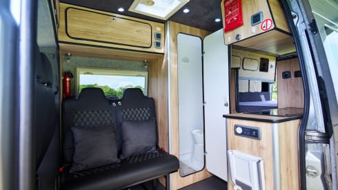 Silver Comet – 4 Berth Mercedes Sprinter Luxury Camper