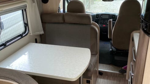 GLYNIS – HOBBY SIESTA DE LUXE A65GM 6 BERTH