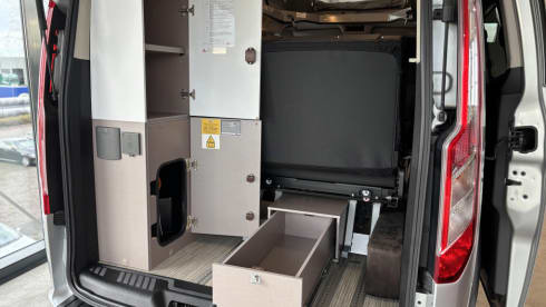 Campervan Bürstner per 4 persone, modello 2022.