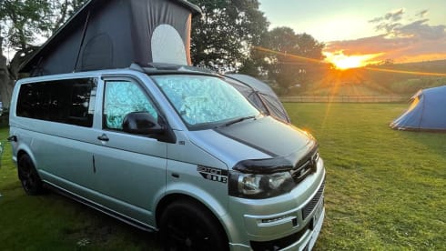 Quicksilver – Rent our Head Turning Quicksilver - LWB T5 with Pop Top roof