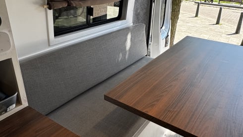 Off-grid & honden toegestaan – (Dog) Off-grid camper with Starlink & comfort – travel & remote work
