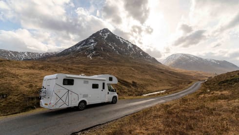A6600BB – Etrusco 6 berth 6 seatbelts 2021. Automatic . 5G Internet. Solar Panels.