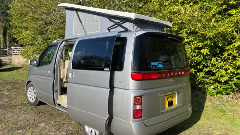 El Grando – Nissan Elgrand campervan 