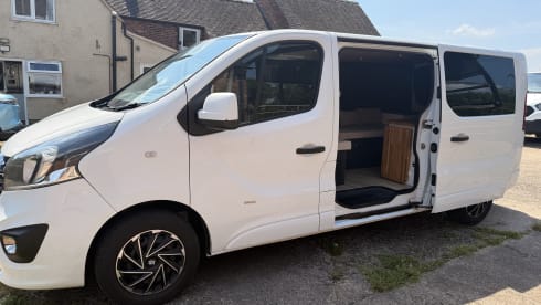 TZM – Campervan Vauxhall Vvaro a 2 posti letto, passo lungo, dal 2026