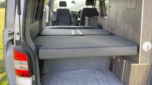 Dora the Explorer – VW Transporter Campervan | Sleeps 4 | Pop-Top Adventure Van