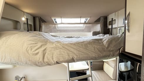 Xplore Muiden – Brand New Luxury Ford McLouis 473! Automatic, 5p, large garage!