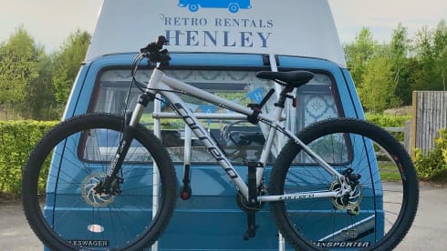 Retro Rentals Henley – 1984 Retro Volkswagen T25 - Little Betty Blue. (Newly Restored)