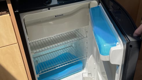 3p. Compact, complete and comfortable Sunroof Dethleffs semi-integrated.