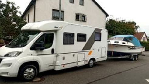 Sunliner – Semi-integrated with queen bed / 3.5 to / AHK 2000 kg