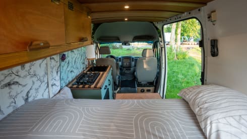 Horizon – Adventurous off-grid bus camper, fully equipped (length bed)